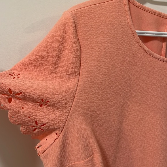 ALFRED SUNG | Peach Top Cut Flowers Hem - Picture 2 of 6
